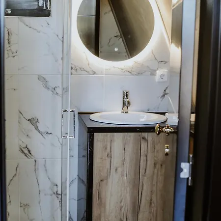 A Frame Pool House *